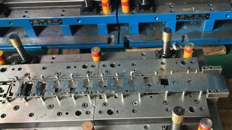双色模具加工：揭秘其技术要点与选型逻辑