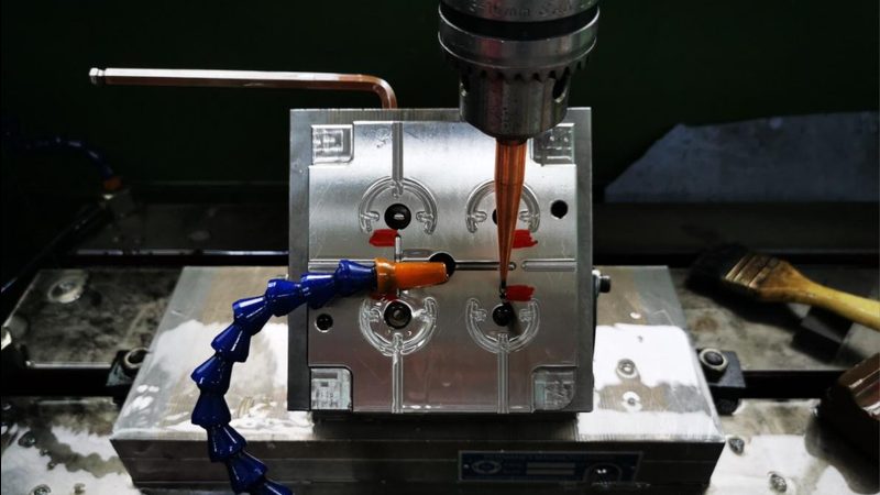 汽车模具价格之谜：揭秘整套模具的成本构成**
