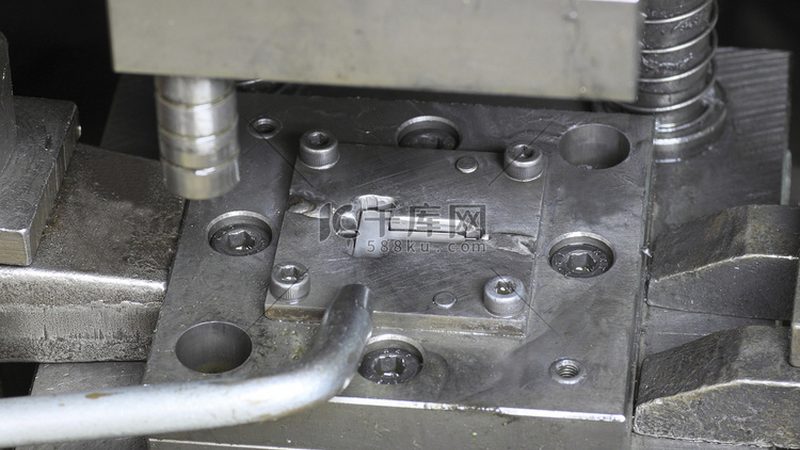 成都模具加工厂的靠谱标准：揭秘模具制造的关键要素